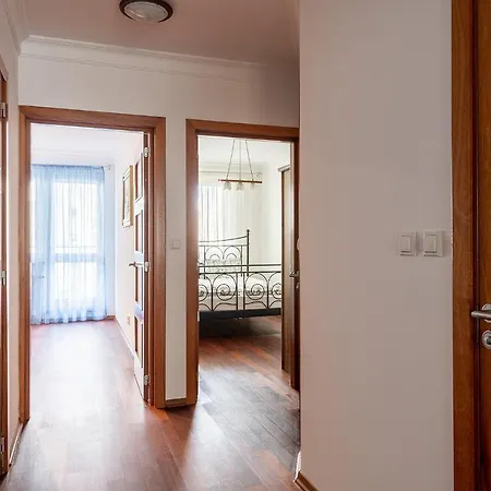 Bukowinska 12 Prywatne Mieszkanie 80m2 Z Dwiema Sypialniami I Balkonem 2x Bezplatne Miejsca Parkingowe Samodzielne Zameldowanie! Private Garage! Self Check-in System! Lejlighed